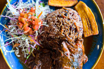 Rice and Beans, Restaurante de comida caribeña Que Rico